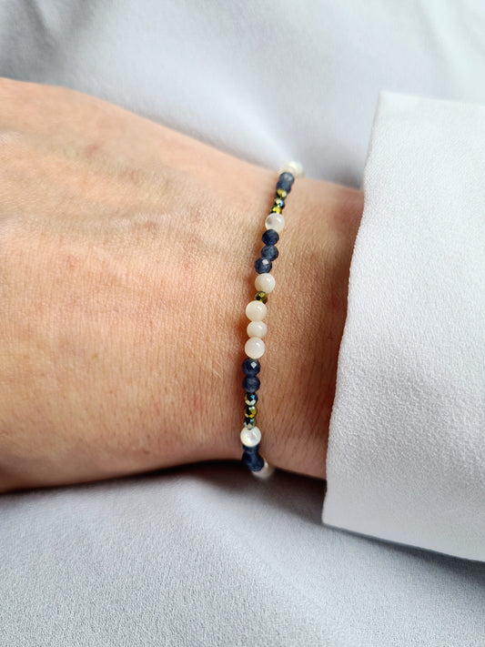 Noéline est un bracelet en acier inoxydable composé de véritables pierres naturelles
