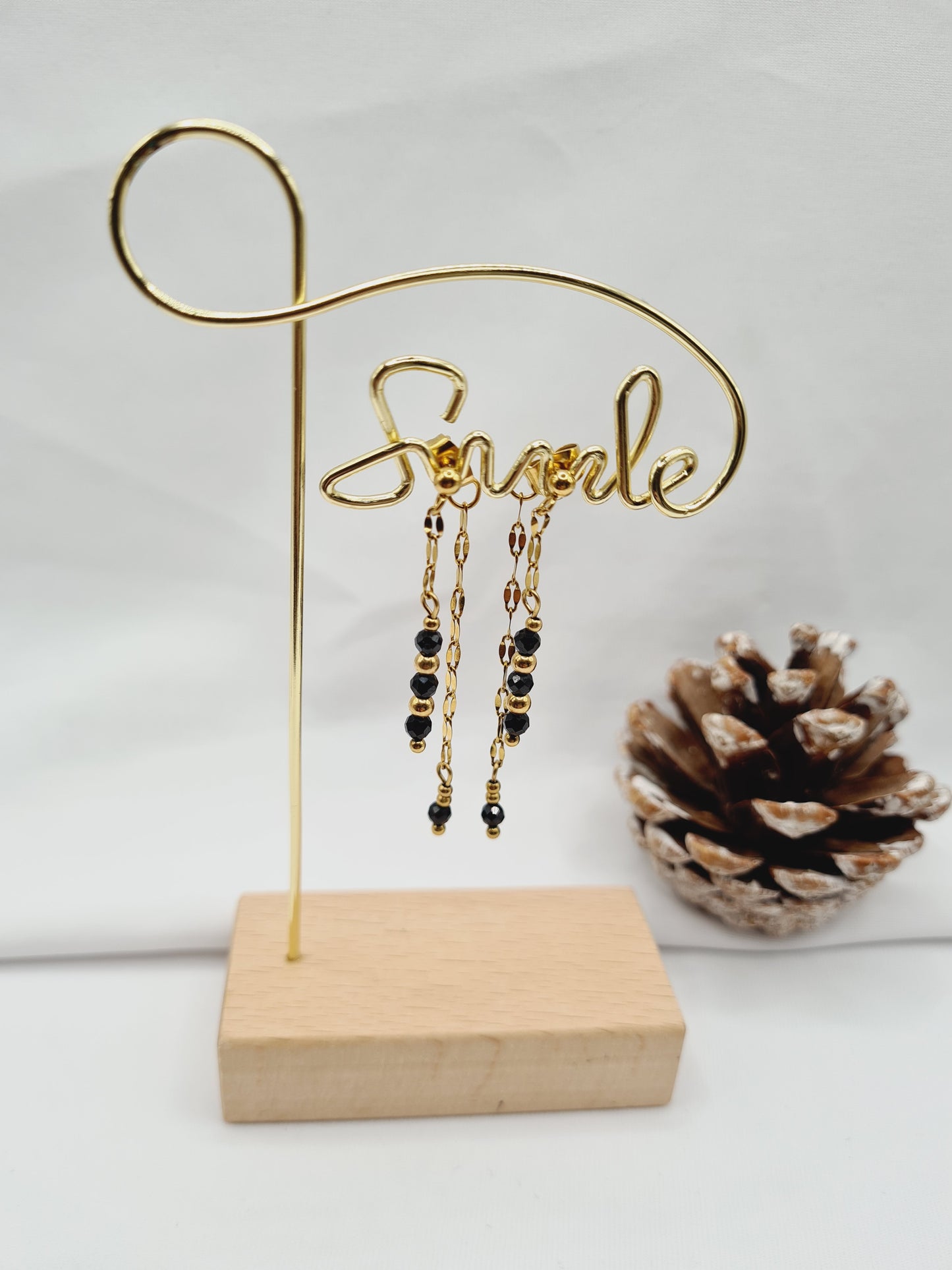 NIKITA | boucles d’oreilles en acier inoxydable doré et pierres naturelles.