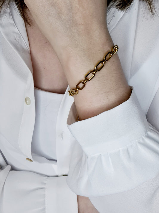 Arya est un bracelet en acier inoxydable doré