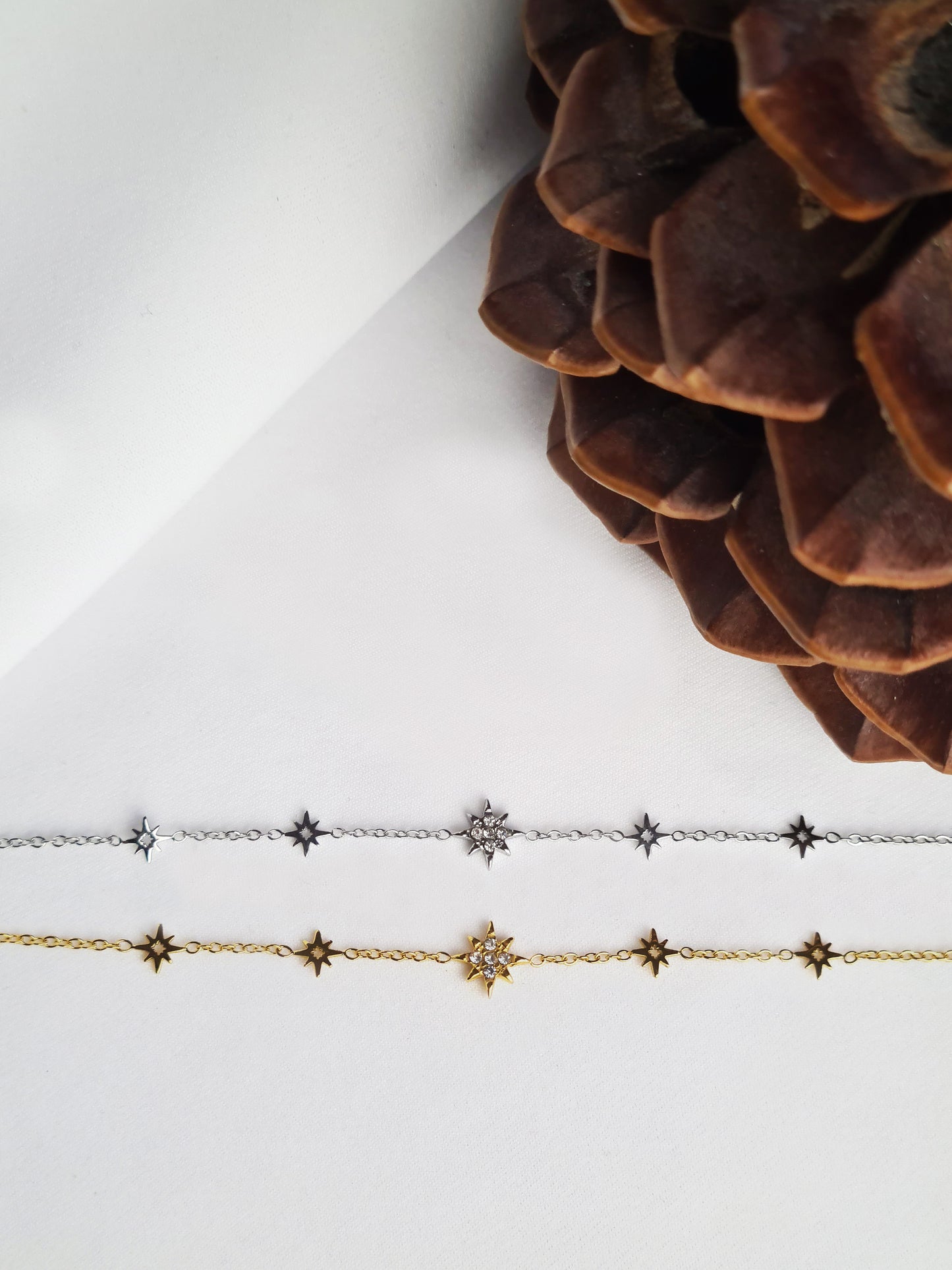 Astrée est un bracelet en acier inoxydable doré et argenté