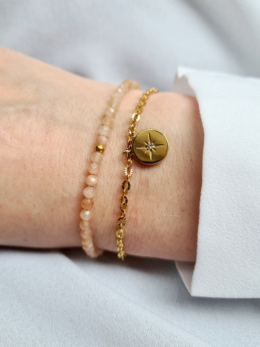 Euphoria est un bracelet en acier inoxydable doré composé de véritables pierres naturelles