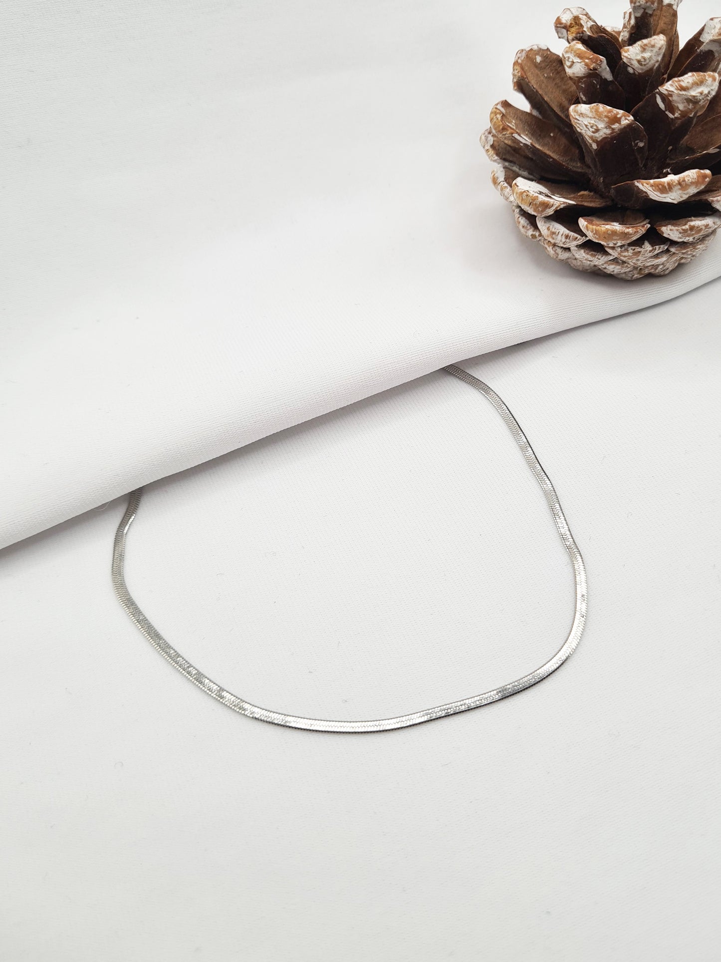 Grâce est une chaîne de cheville en acier inoxydable argenté