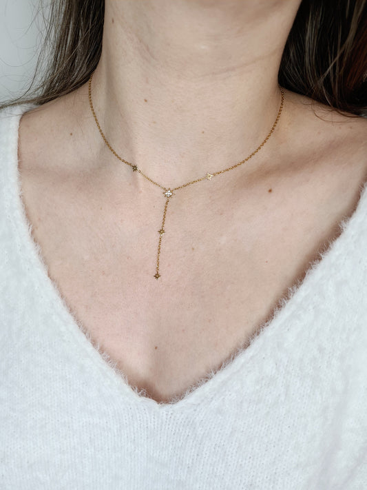 Astrée est un collier en acier inoxydable doré