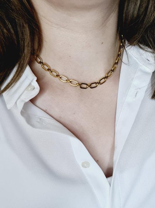 Arya est un collier en acier inoxydable doré