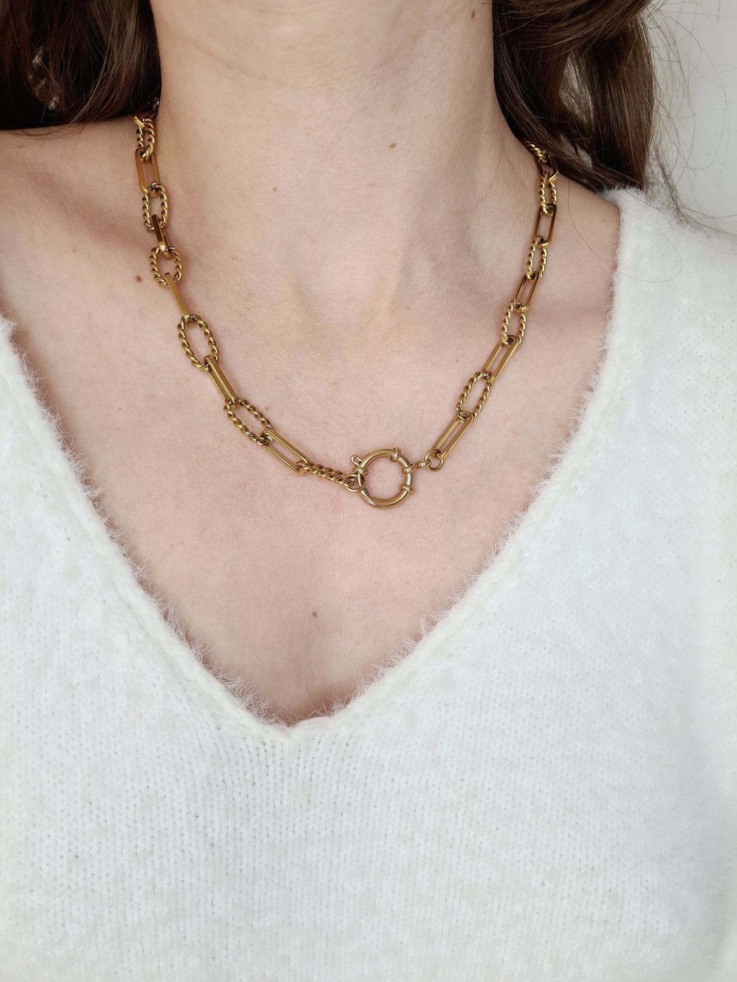 Lockers est un collier en acier inoxydable doré