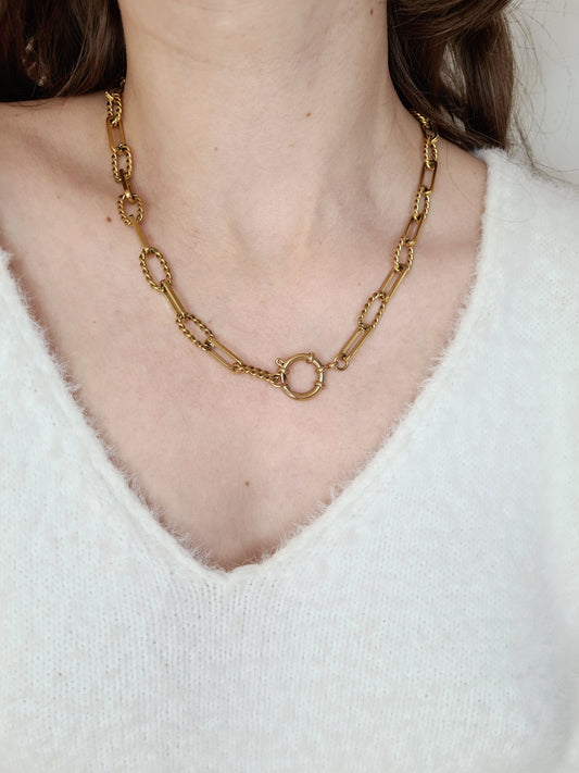 Lockers est un collier en acier inoxydable doré
