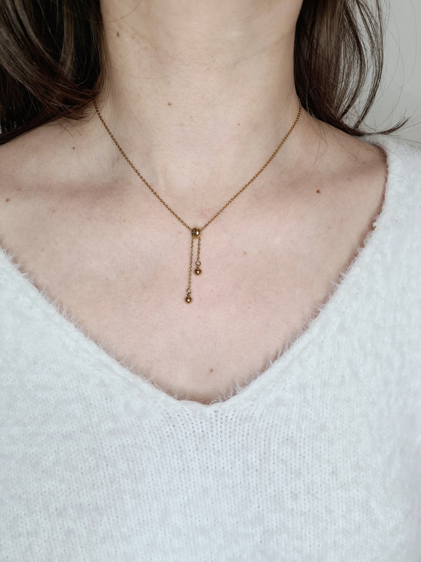 Lou est un collier en acier inoxydable doré
