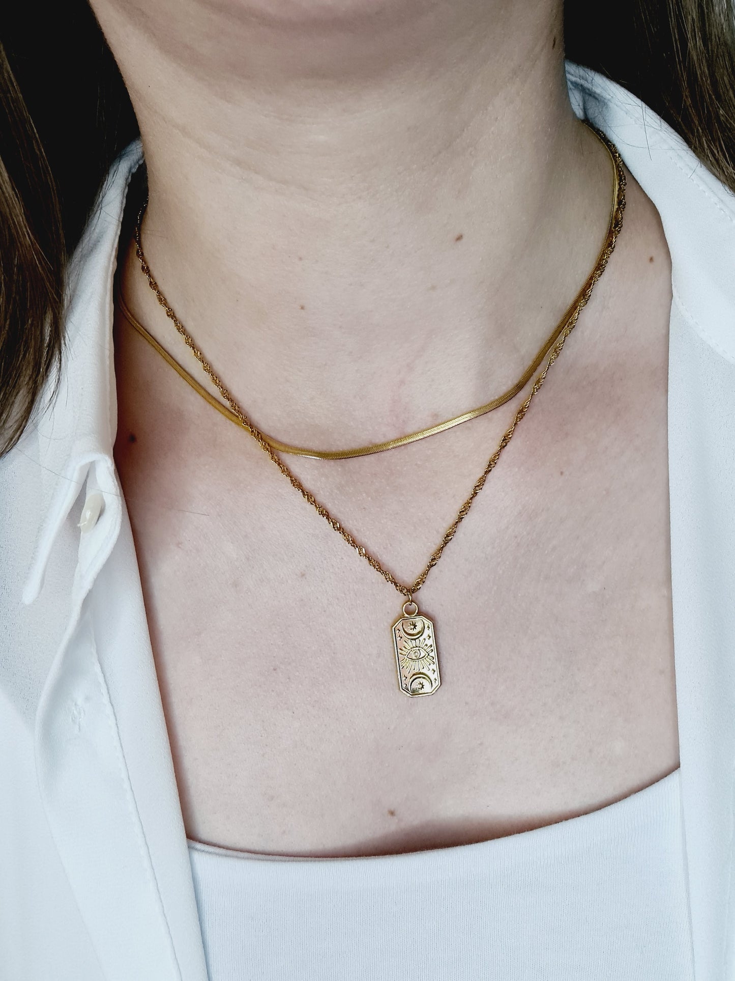 Mélisandre est un collier en acier inoxydable doré