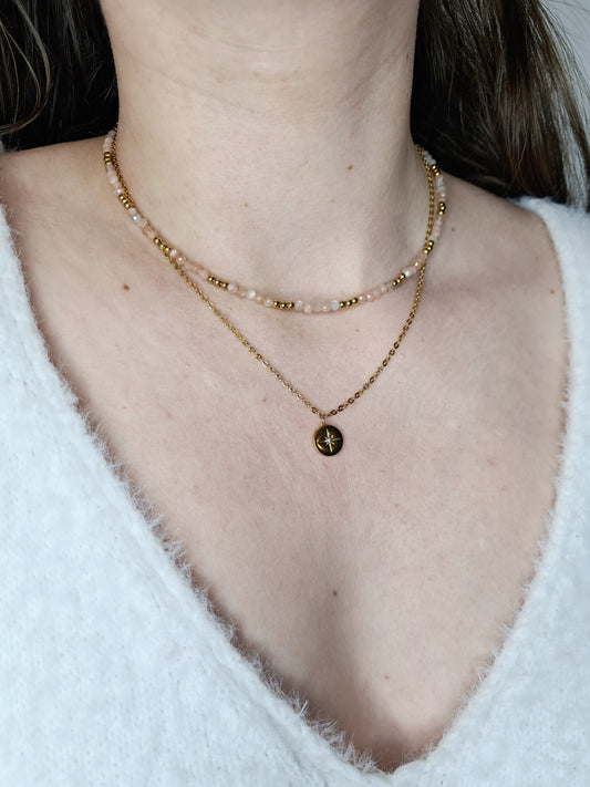 Euphoria est un collier en acier inoxydable composé de véritable pierres naturelles doré
