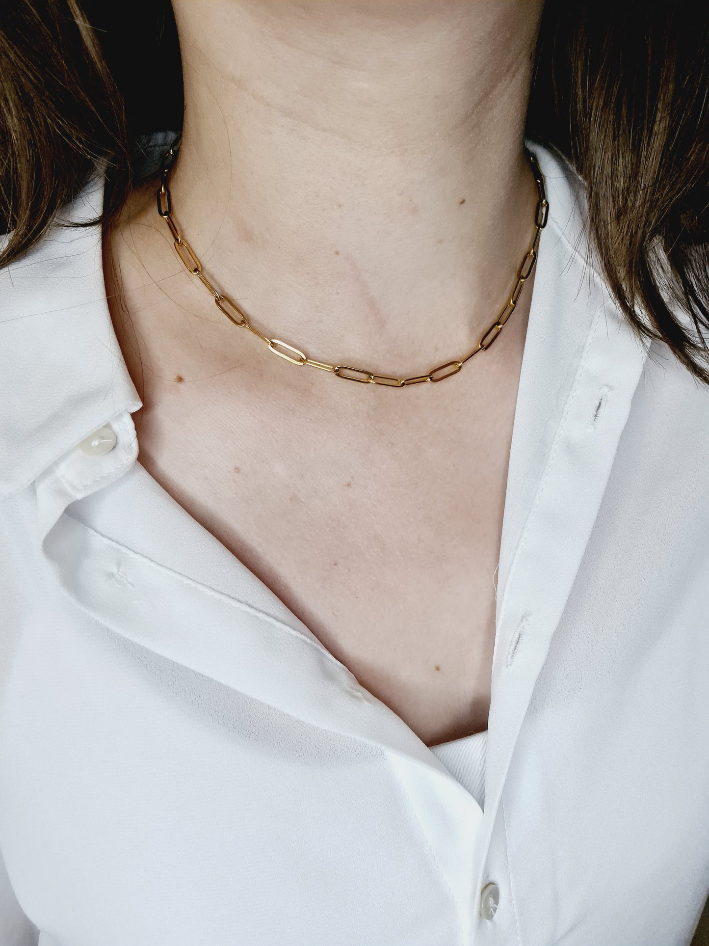 Teora est un collier en acier inoxydable doré