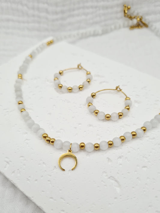 Lunaire est une parure de bijoux en acier inoxydable doré composée de véritables pierres naturelles