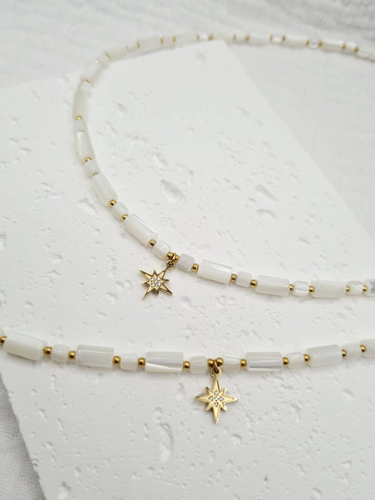Étincelle d'été est une parure de bijoux en acier inoxydable doré composée de véritables pierres naturelles