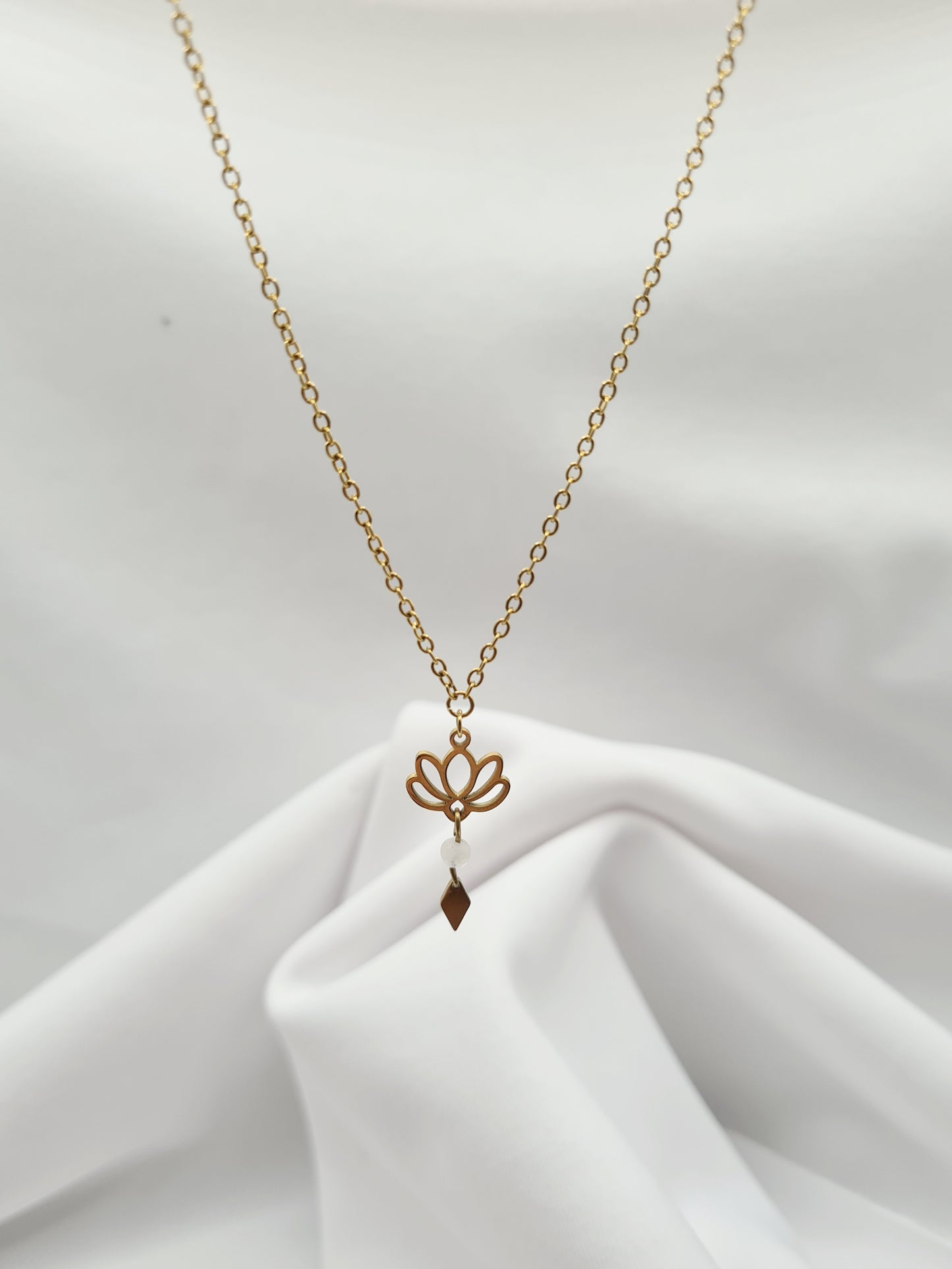 Collier FLEUR SACRÉE (personnalisable)