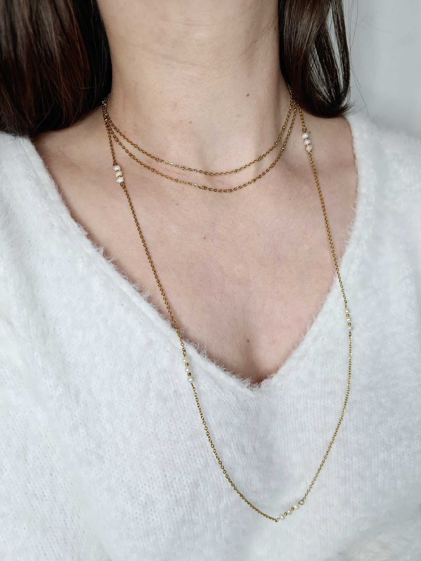Pearly est un sautoir en acier inoxydable doré composé  de véritable Perles d’eau douce