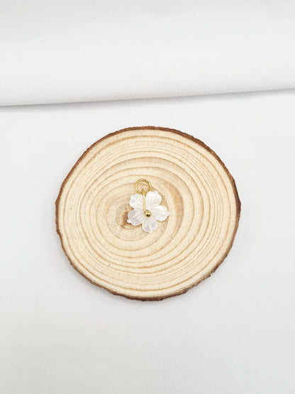 Pampille en acier inoxydable doré et argenté composée de pierres naturelles  - Douce fleur