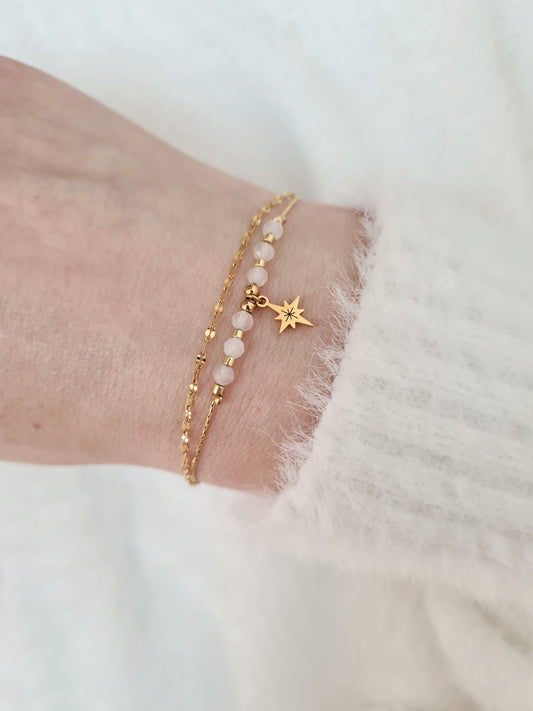Cassiopée est un bracelet en acier inoxydable doré composé de pierres naturelles de lune
