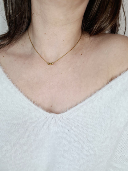 Mira est un collier en acier inoxydable doré