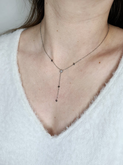 Astrée est un collier en acier inoxydable argenté
