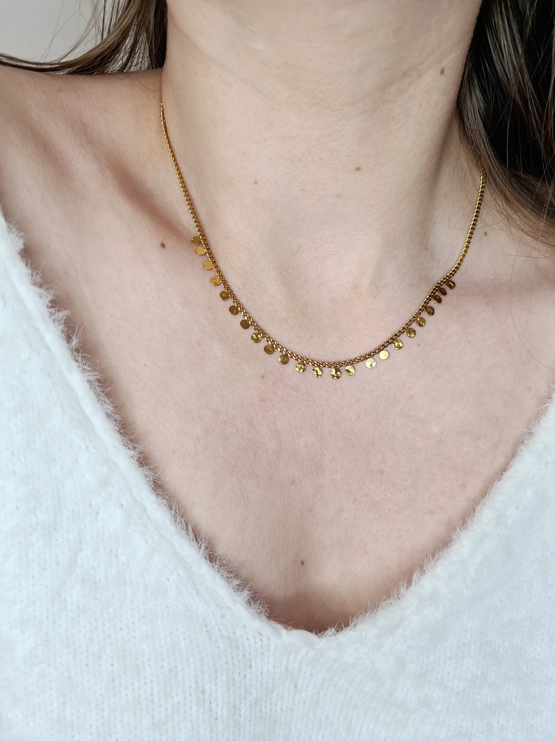 Pépite est un collier en acier inoxydable doré