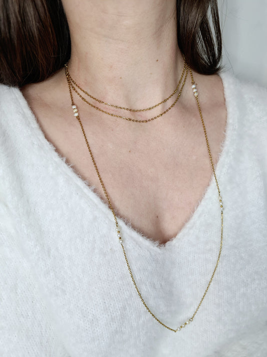 Pearly est un sautoir en acier inoxydable doré composé  de véritable Perles d’eau douce